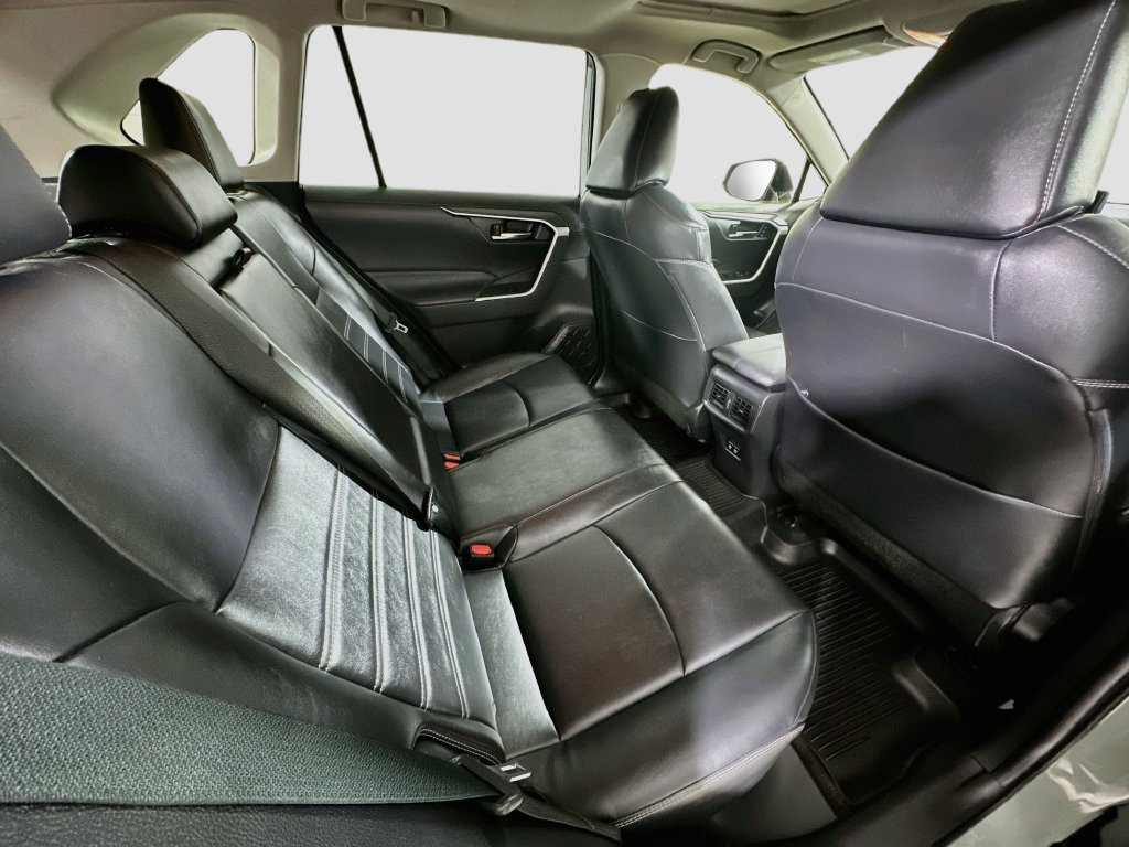 Used 2021 Toyota RAV4 XLE Premium AWD/4WD image 29