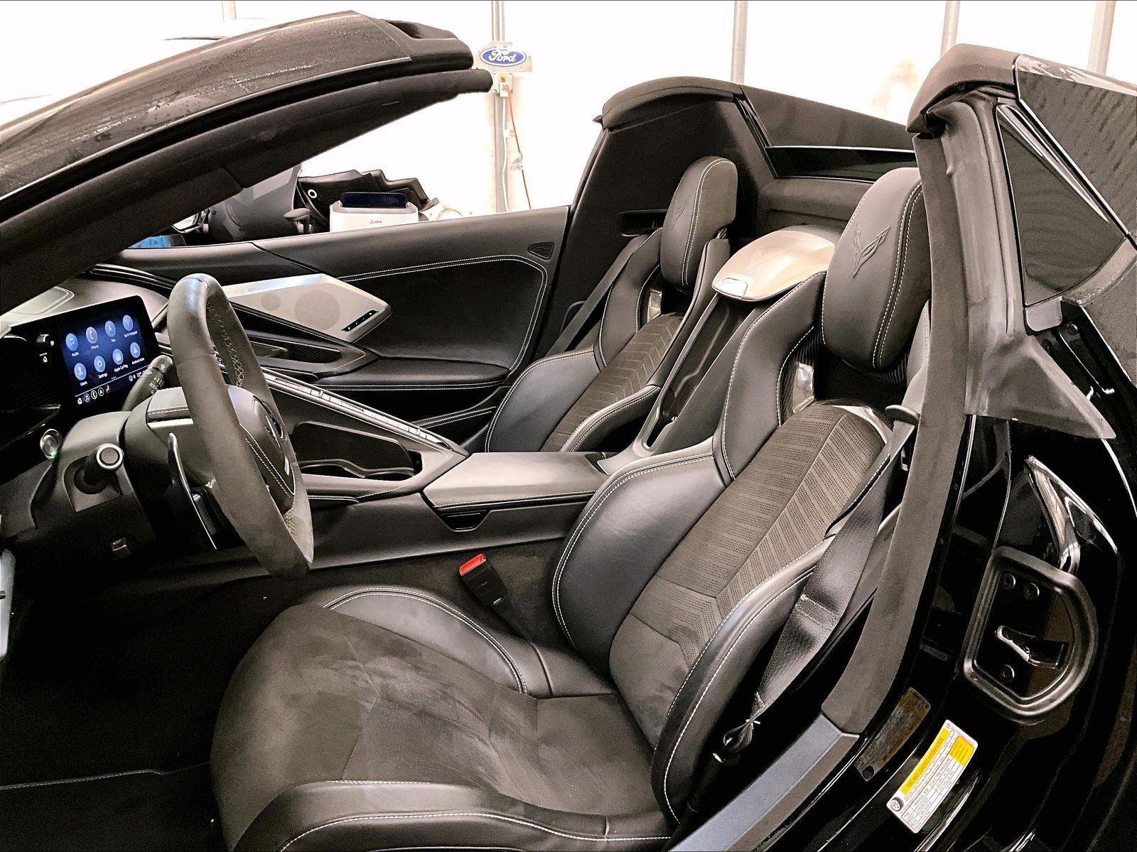 Used 2022 Chevrolet Corvette Stingray Premium Conv w/ Z51 Performance Package RWD image 24