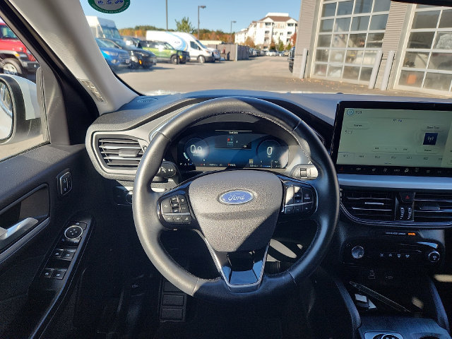 Certified 2025 Ford Escape Platinum AWD/4WD image 9