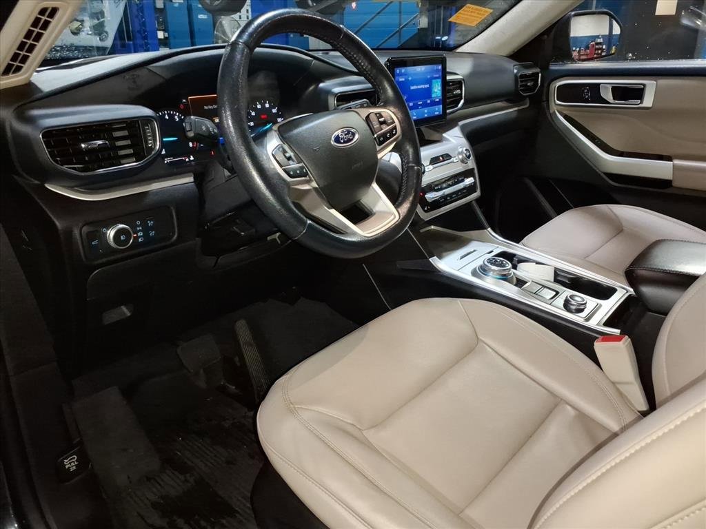 Certified 2022 Ford Explorer XLT w/ Equipment Group 202A image 11