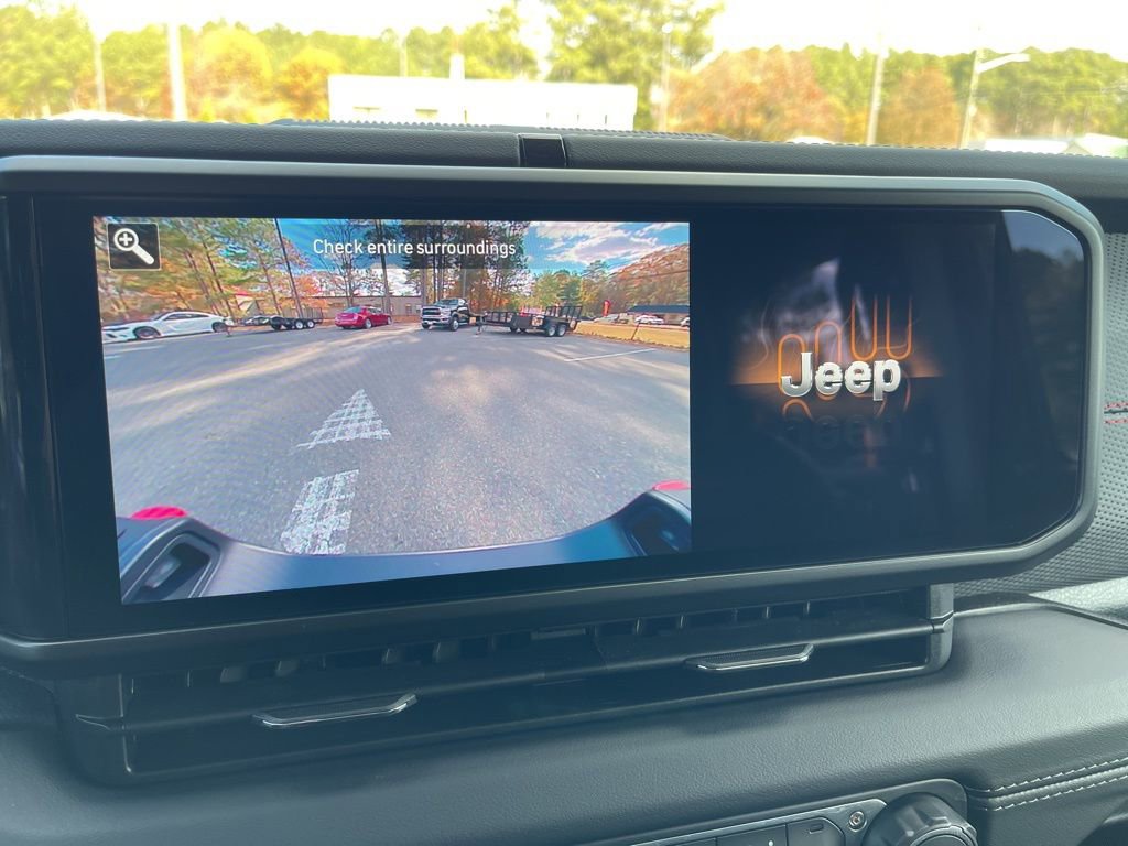 Used 2025 Jeep Gladiator Rubicon w/ Convenience Group image 11