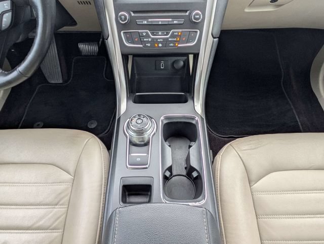 Certified 2017 Ford Fusion SE w/ Fusion SE Technology Package FWD image 18