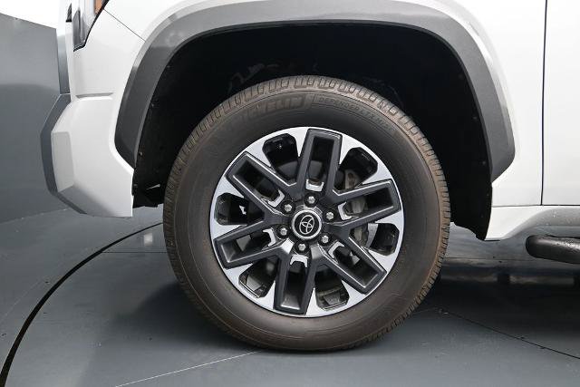 Used 2023 Toyota Tundra Limited AWD/4WD image 16