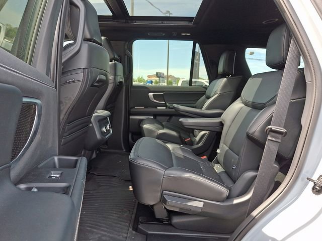 Certified 2025 Ford Expedition Platinum w/ Stealth Appearance Package AWD/4WD image 10
