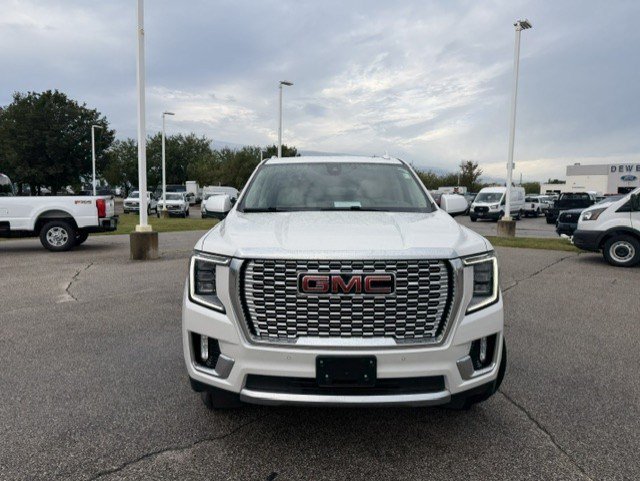 Used 2021 GMC Yukon Denali w/ Denali Premium Package AWD/4WD image 2