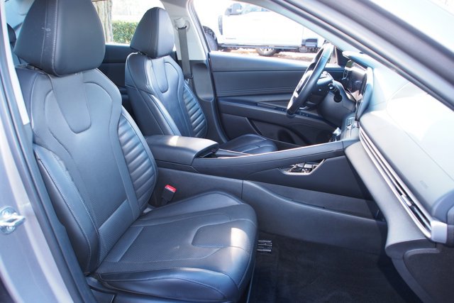 Used 2023 Hyundai Elantra Limited image 11