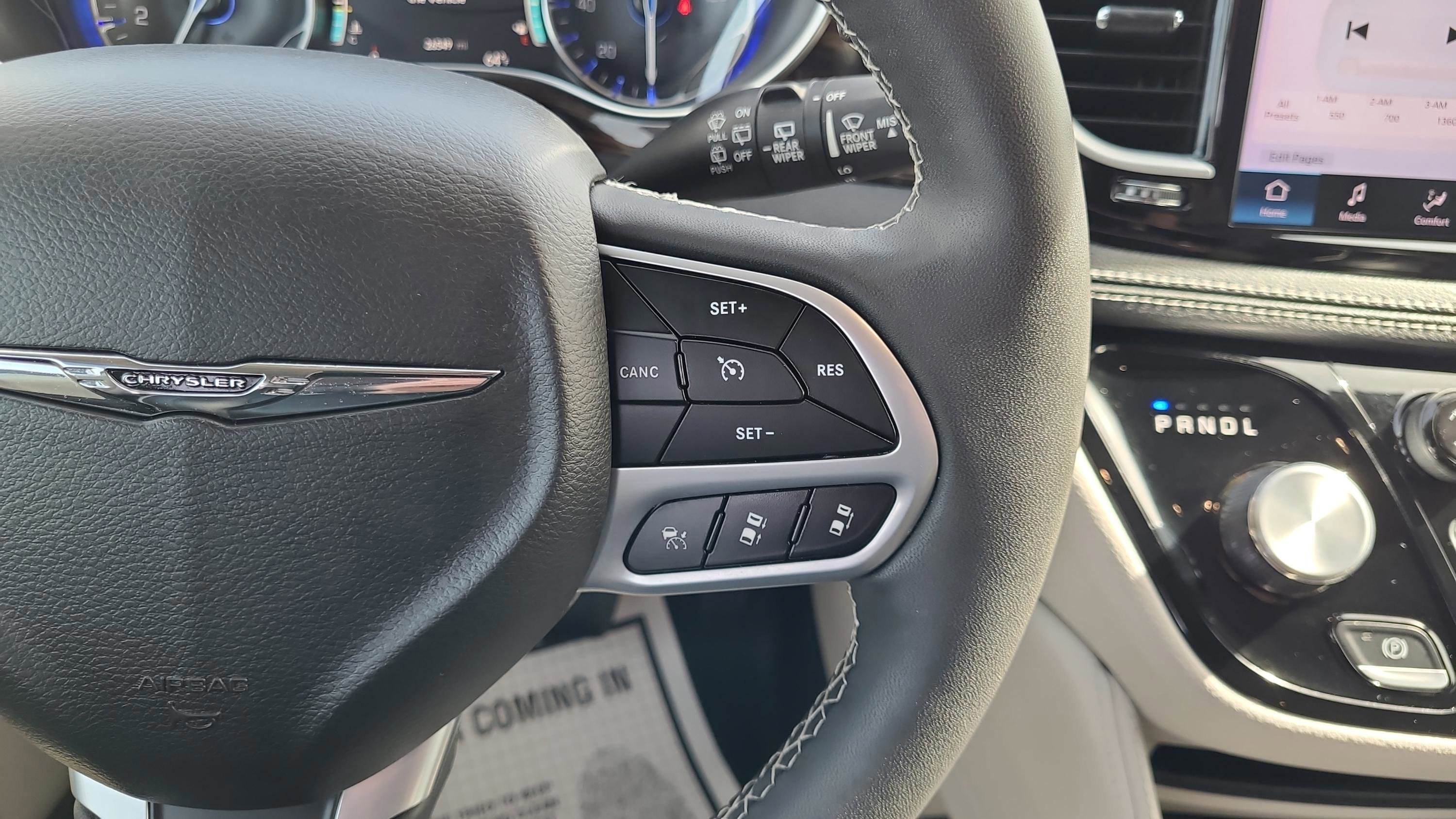 Used 2023 Chrysler Pacifica Limited image 11