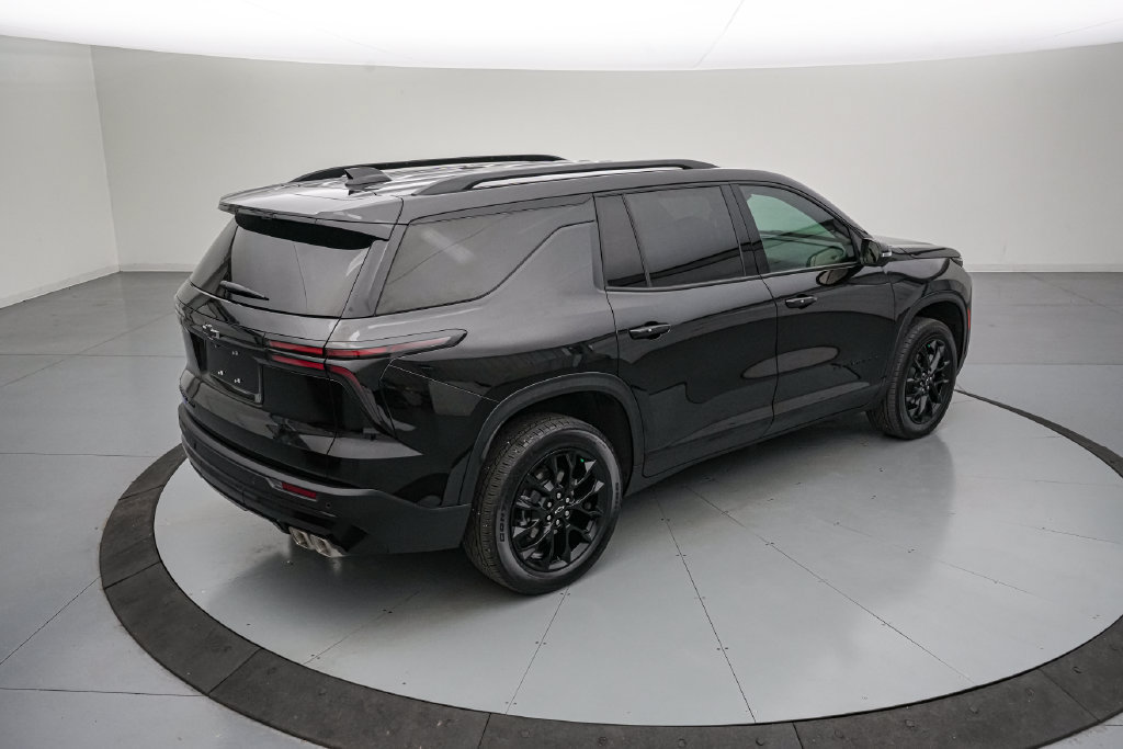 Used 2026 Chevrolet Traverse LT w/ Midnight/Sport Edition AWD/4WD image 4