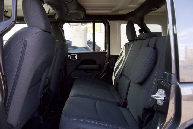 Used 2025 Jeep Wrangler Unlimited Sahara w/ Safety Group AWD/4WD image 27