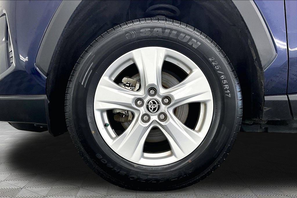 Used 2021 Toyota RAV4 XLE w/ Convenience Package AWD/4WD image 9