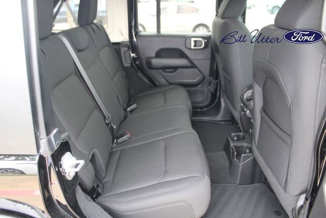 Used 2019 Jeep Wrangler Unlimited Sahara AWD/4WD image 12