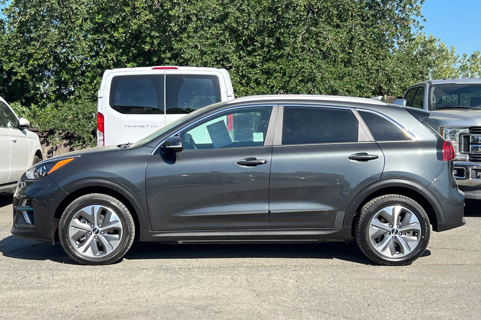 Used 2021 Kia Niro EX image 2