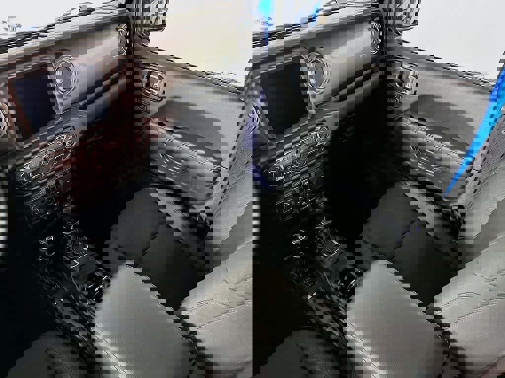 Used 2022 Jeep Wrangler Unlimited Sahara image 11