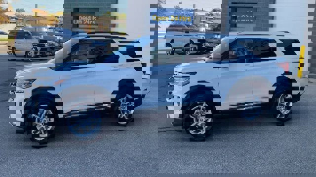 Certified 2025 Ford Explorer Active image 6