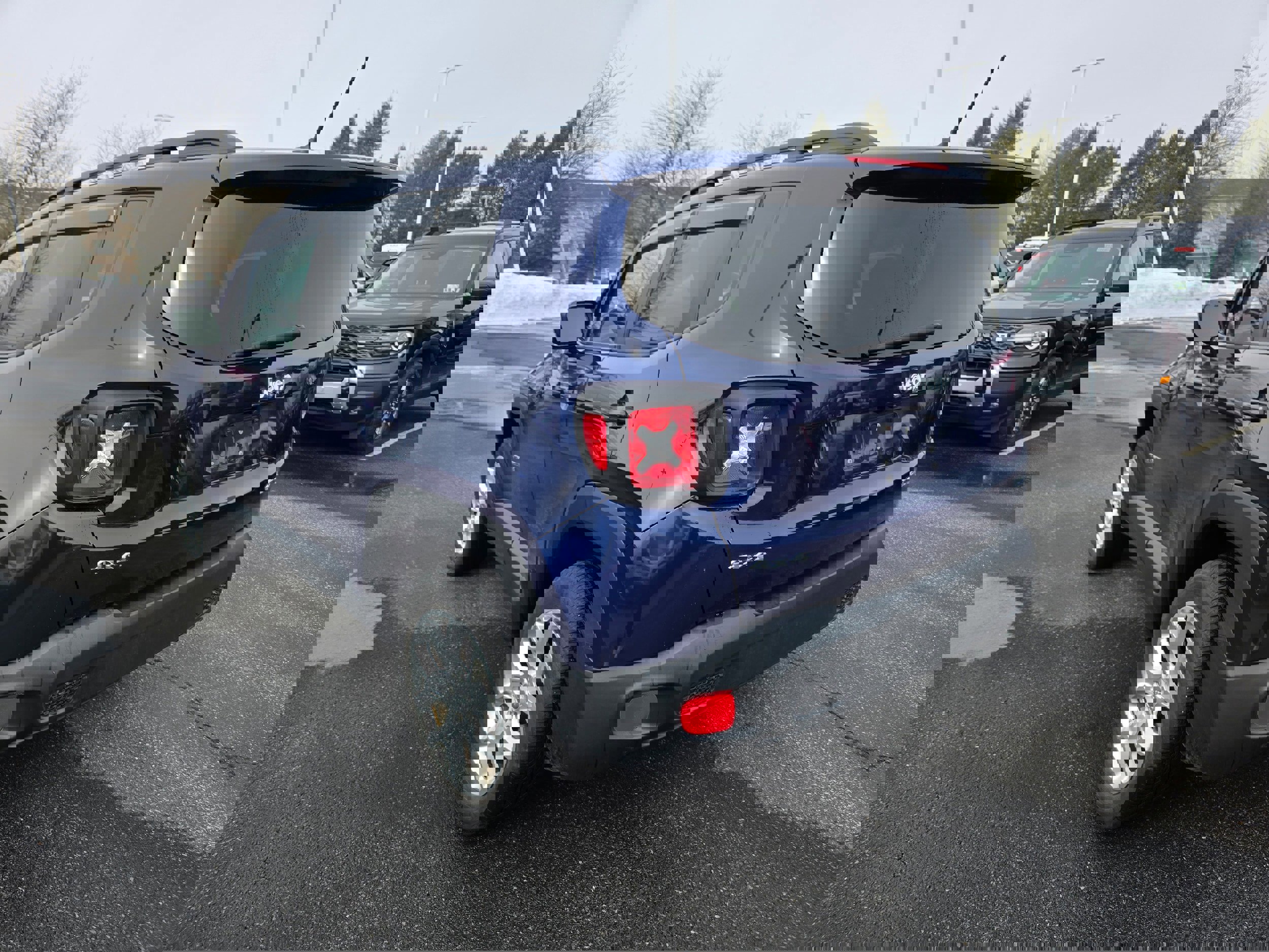 Used 2017 Jeep Renegade Latitude w/ Cold Weather Group image 5