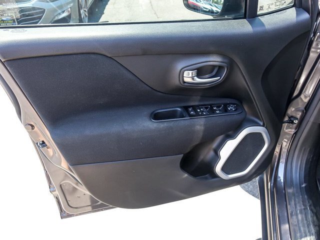 Used 2020 Jeep Renegade Latitude w/ Cold Weather Group AWD/4WD image 25