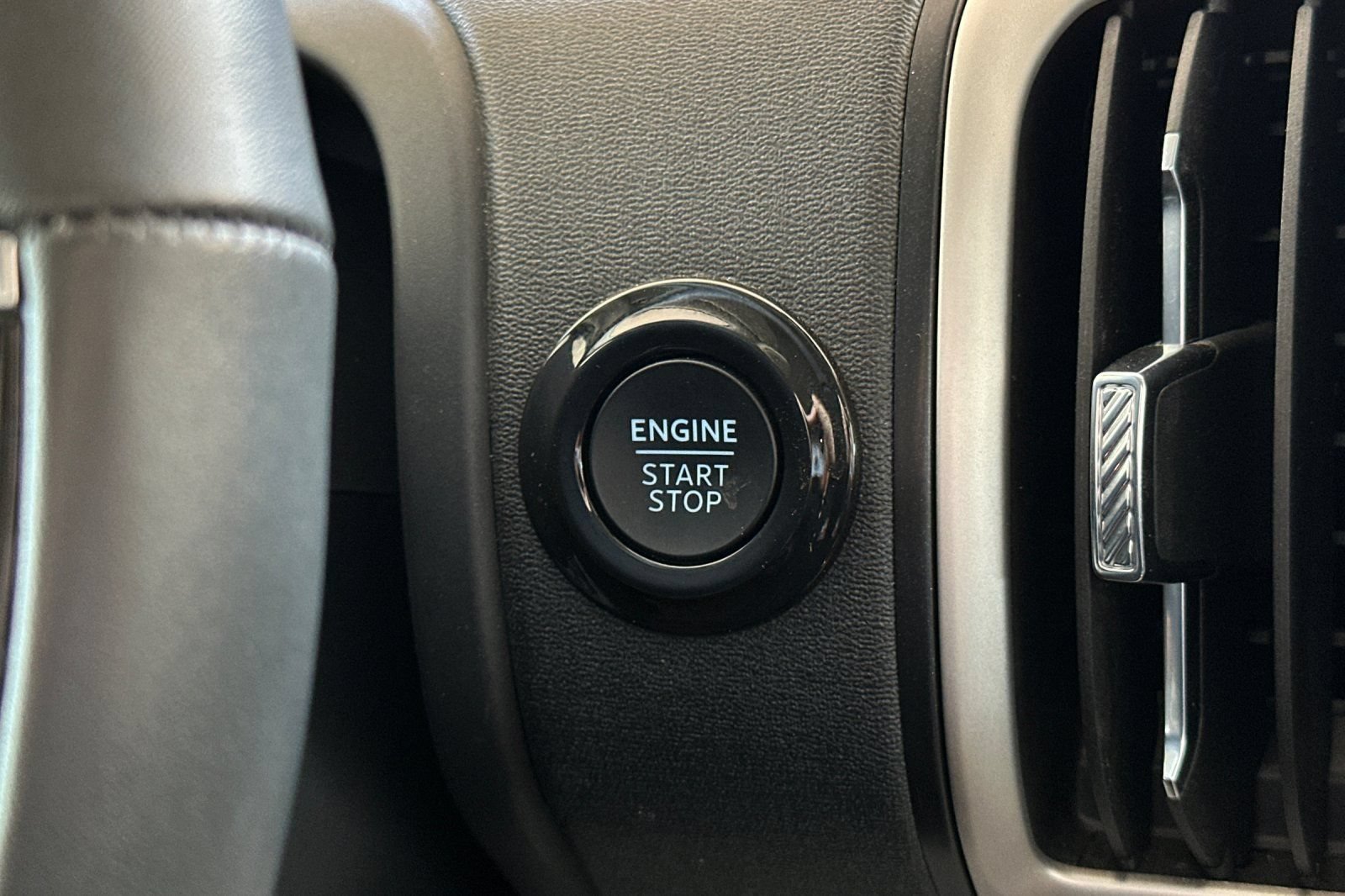 Certified 2025 Ford Expedition Active AWD/4WD image 23