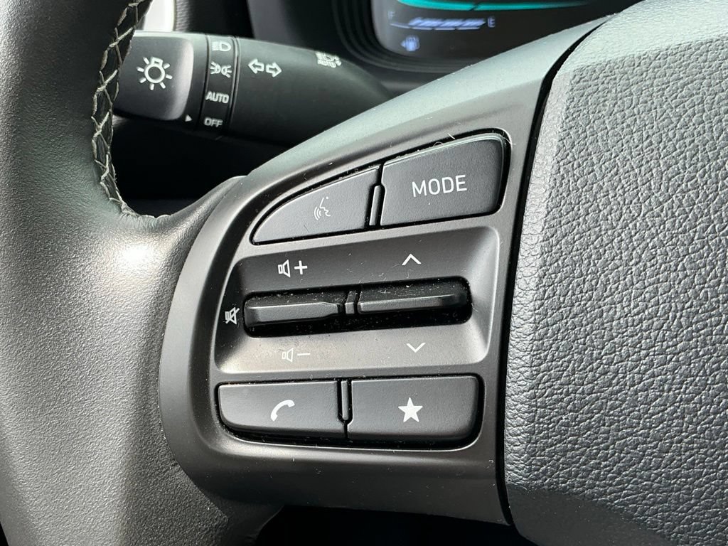 Used 2025 Hyundai Venue SEL FWD image 33