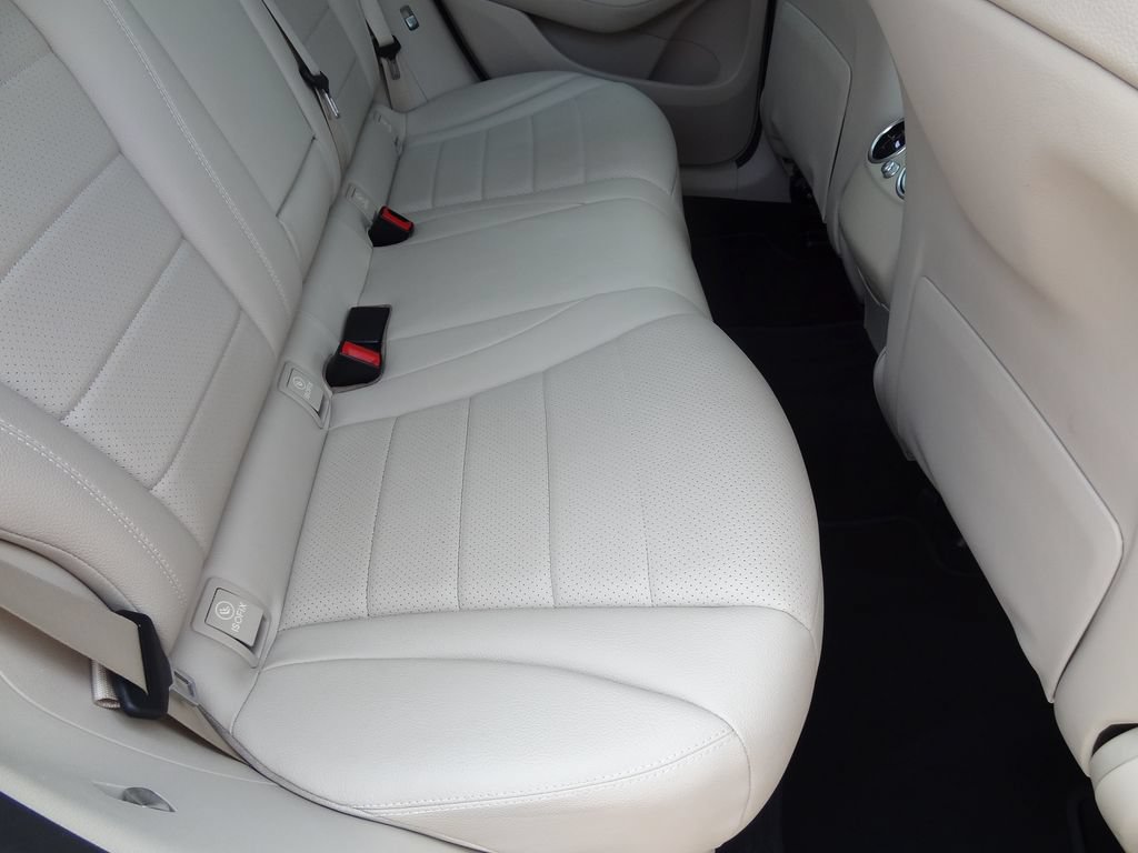Used 2017 Mercedes-Benz GLC 300 4MATIC image 11