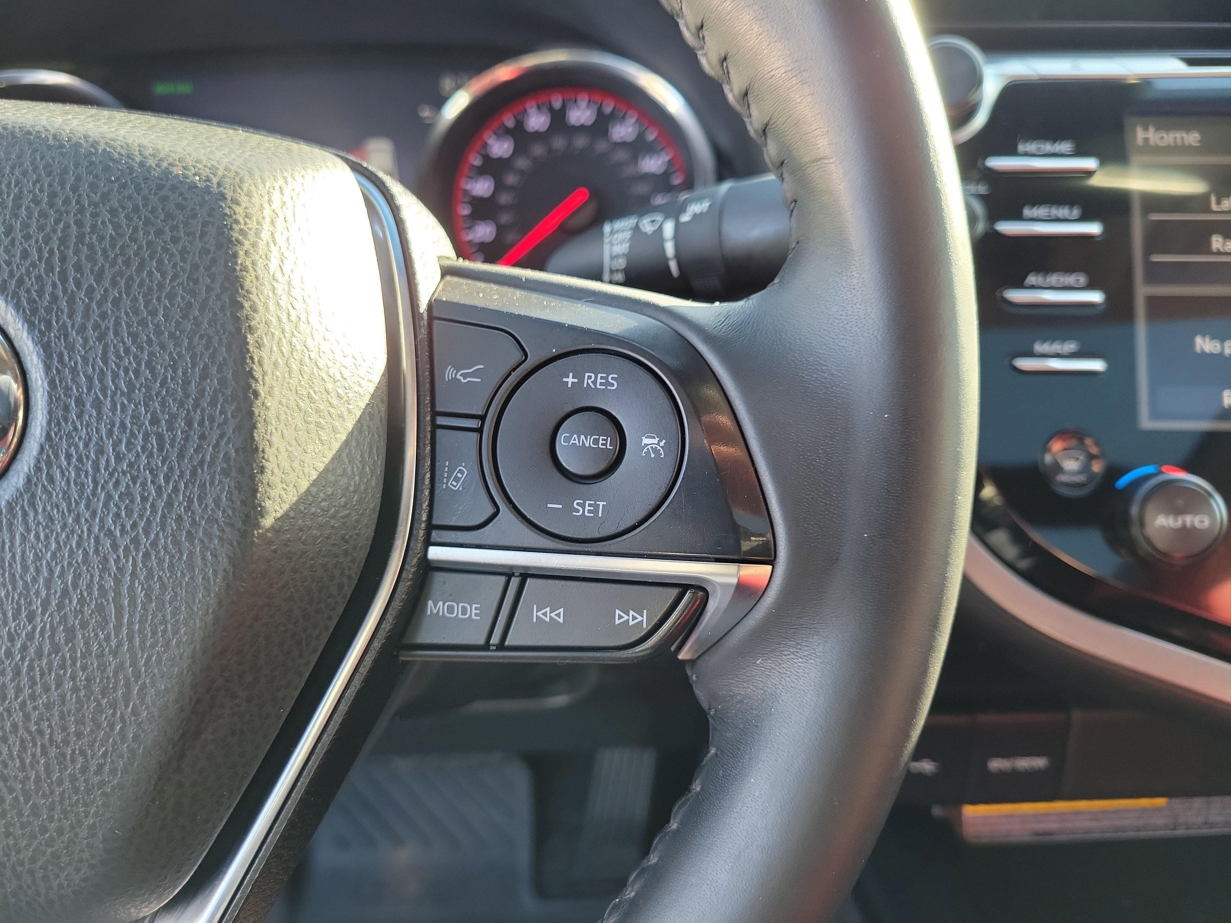 Used 2020 Toyota Camry XSE FWD image 8