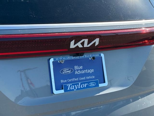 Used 2024 Kia Carnival EX FWD image 30