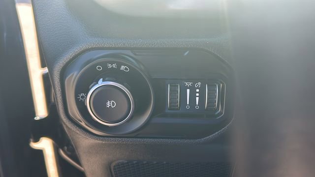 Used 2021 Jeep Wrangler Sport image 19