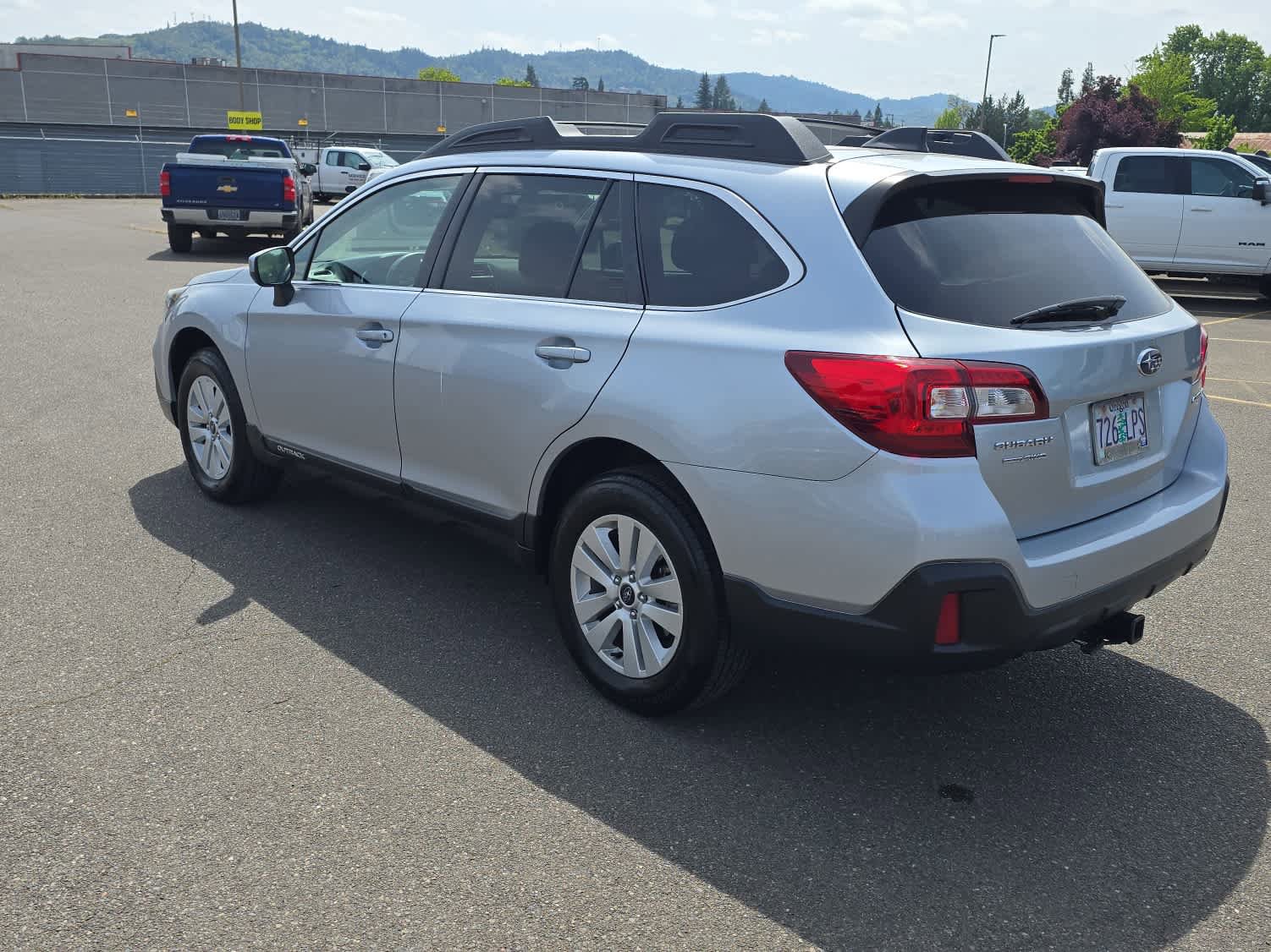 Used 2019 Subaru Outback 2.5i Premium AWD/4WD image 3