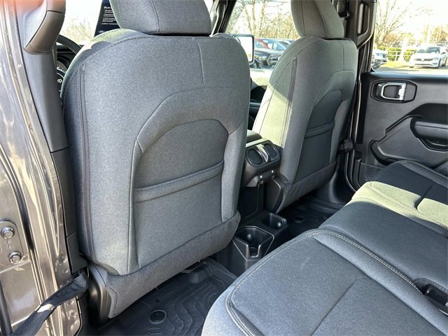 Used 2024 Jeep Gladiator Sport image 19