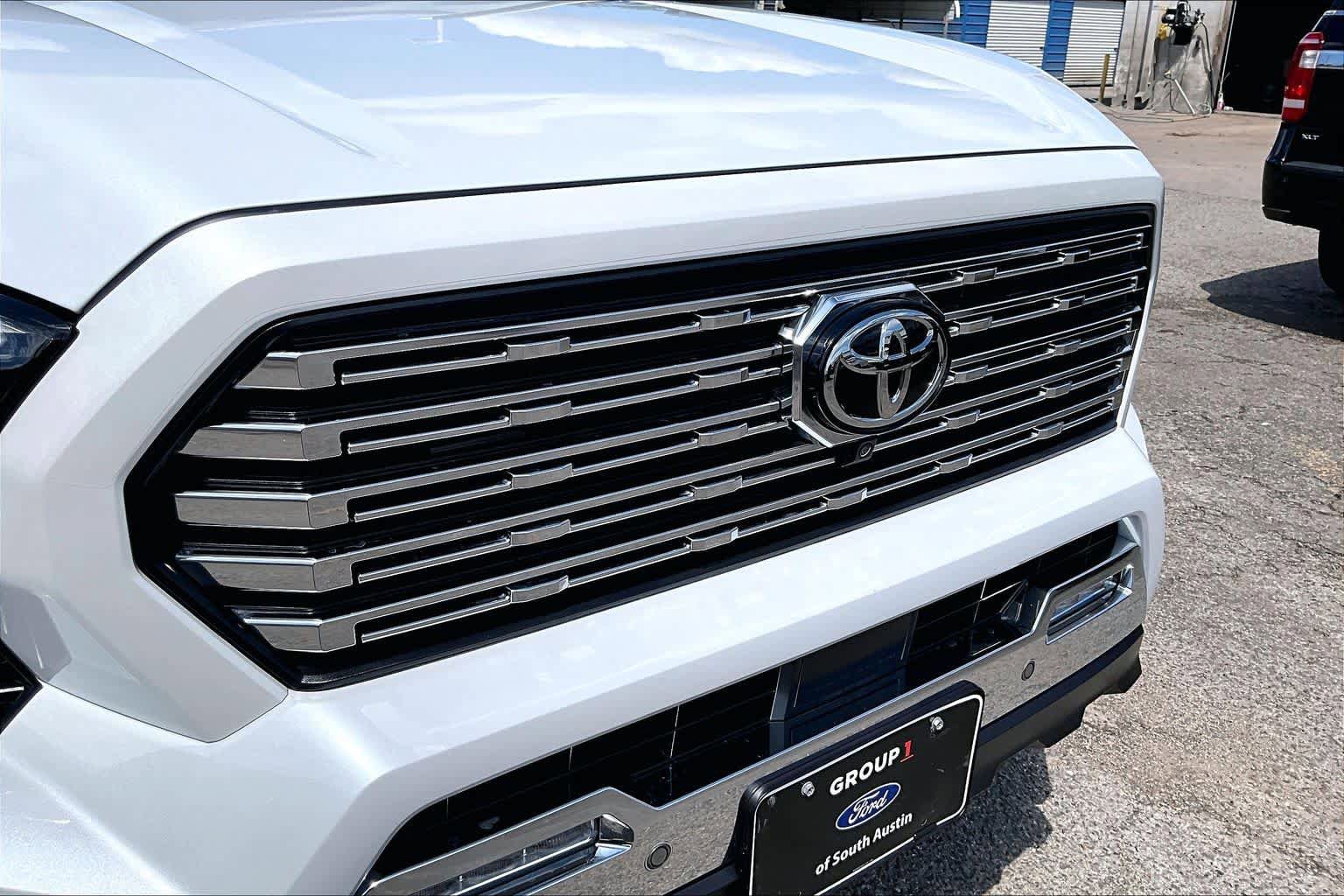 Used 2025 Toyota Tacoma Limited AWD/4WD image 30