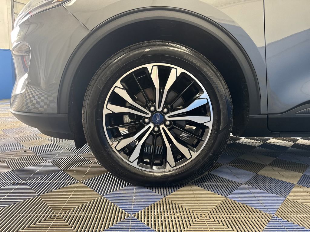 Certified 2022 Ford Escape SEL w/ SEL Stealth AWD Package image 32