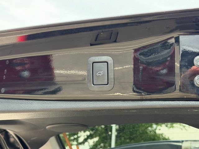 Used 2018 Toyota Highlander Limited AWD/4WD image 38