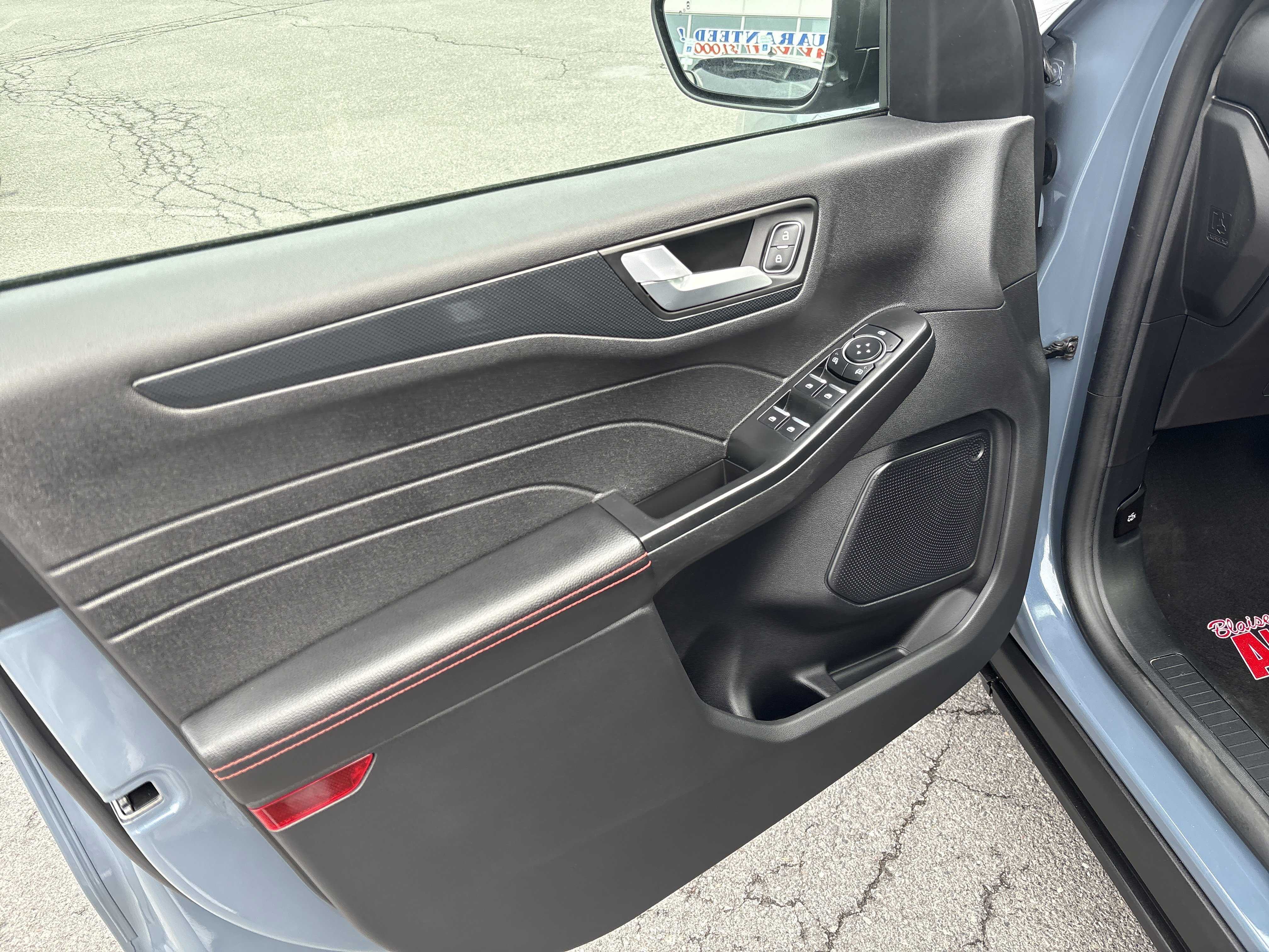 Certified 2025 Ford Escape ST-Line AWD/4WD image 17