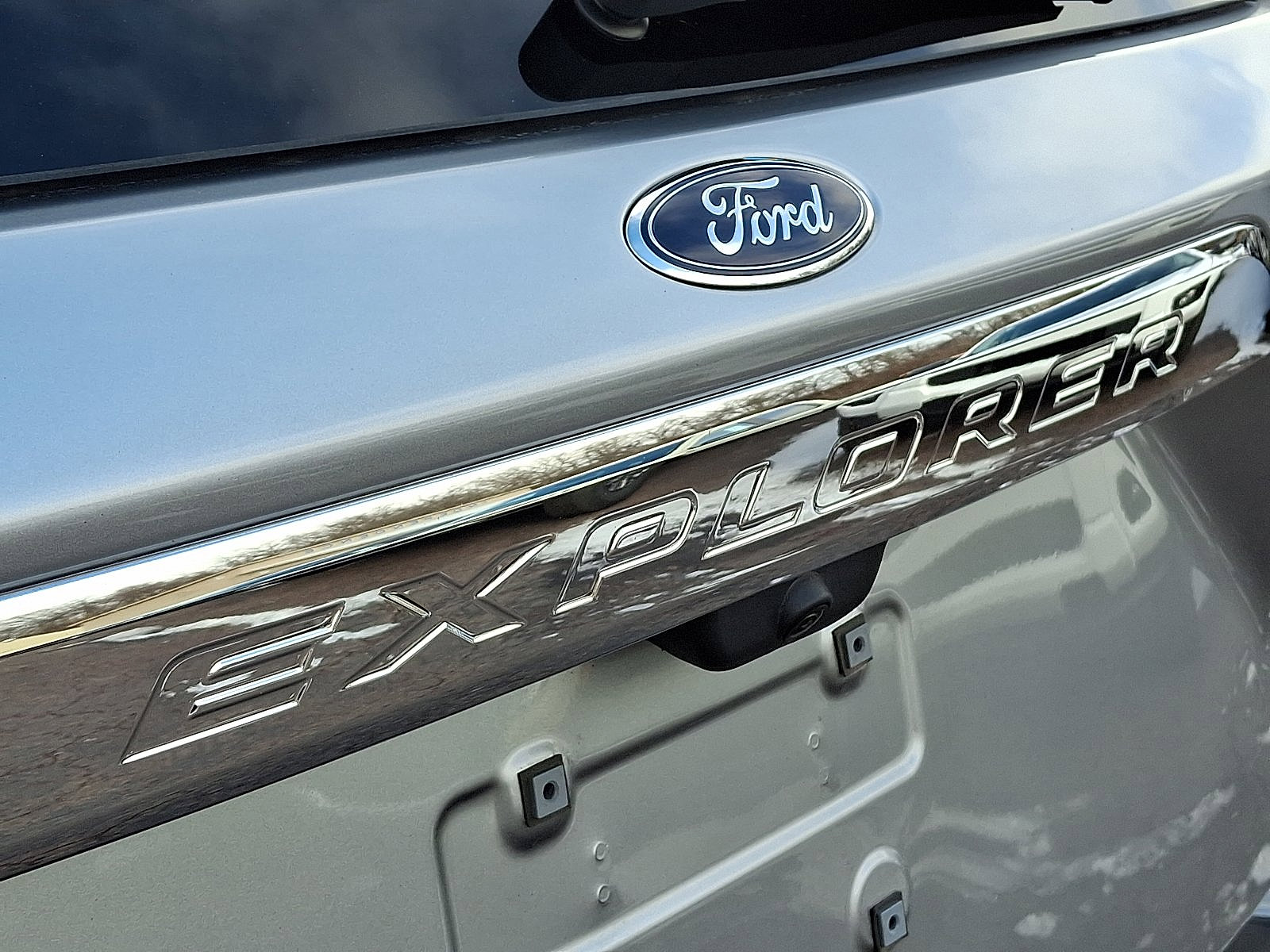 Certified 2024 Ford Explorer XLT w/ Equipment Group 202A image 31