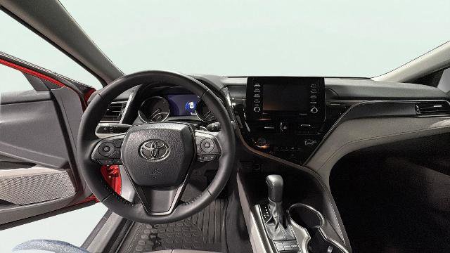 Used 2024 Toyota Camry SE image 11