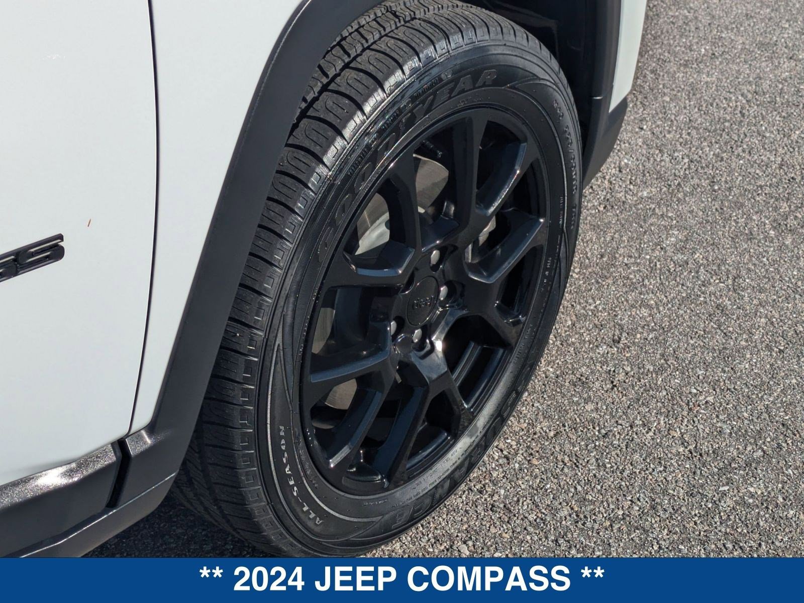 Used 2024 Jeep Compass Latitude w/ Convenience Group image 12