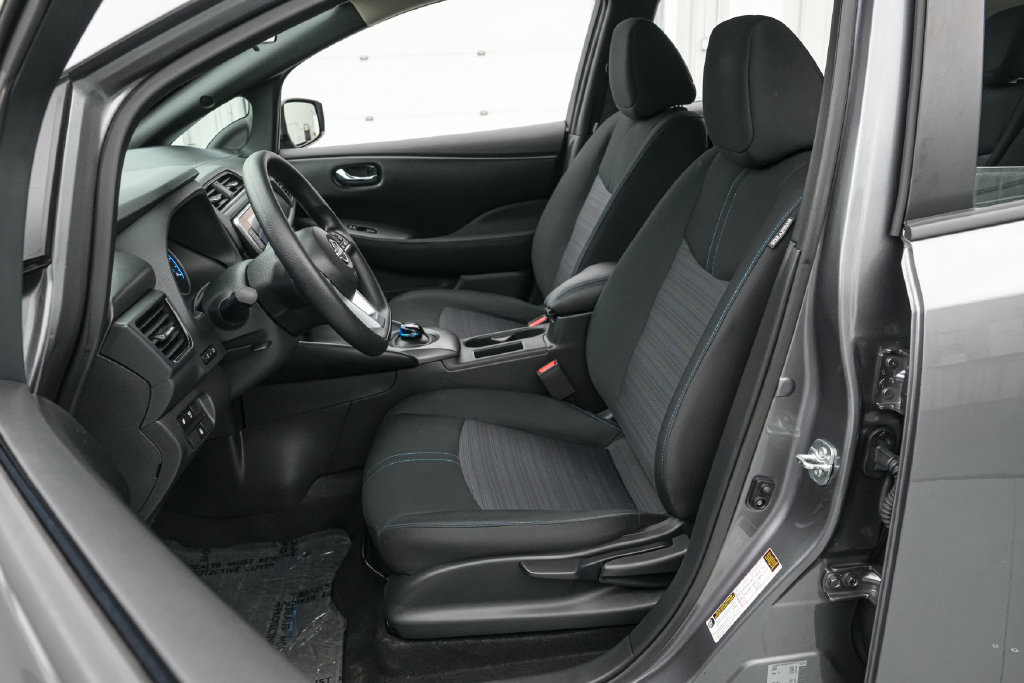 Used 2025 Nissan Leaf S FWD image 11