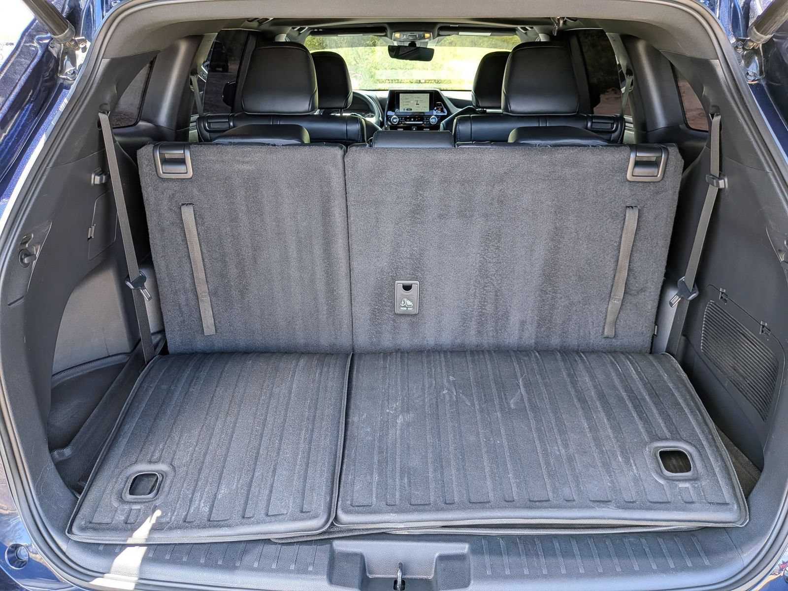 Used 2023 Toyota Highlander XSE FWD image 6