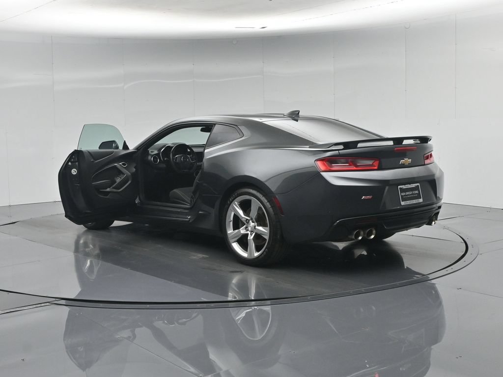 Used 2018 Chevrolet Camaro SS RWD image 35
