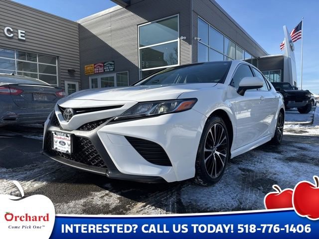 Used 2018 Toyota Camry SE image 1