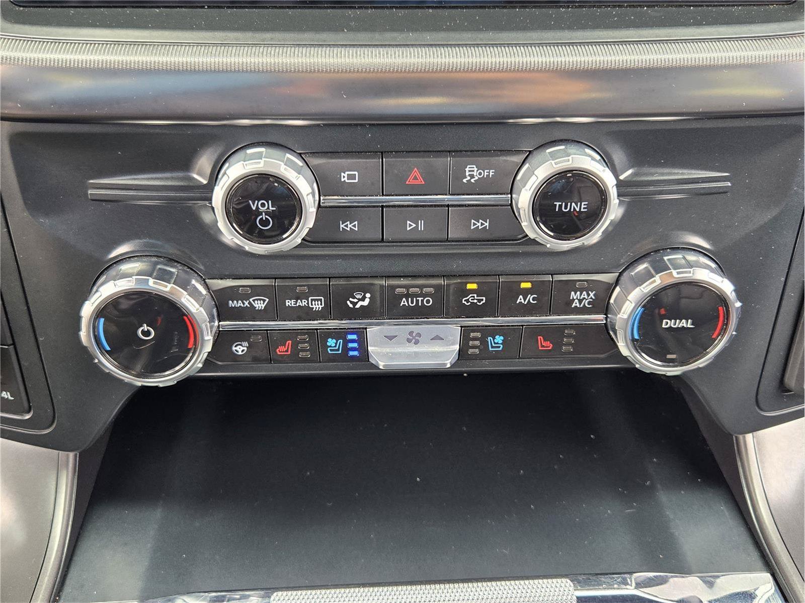 Certified 2025 Ford F150 Lariat w/ Equipment Group 501A Mid AWD/4WD image 18