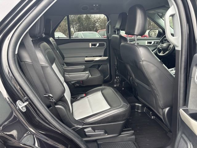 Certified 2022 Ford Explorer XLT w/ Equipment Group 202A image 11