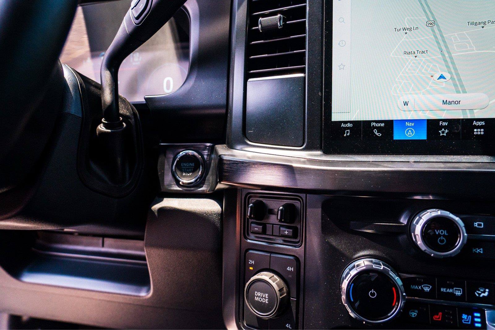 Certified 2025 Ford F350 Lariat w/ FX4 Off-Road Package AWD/4WD image 18