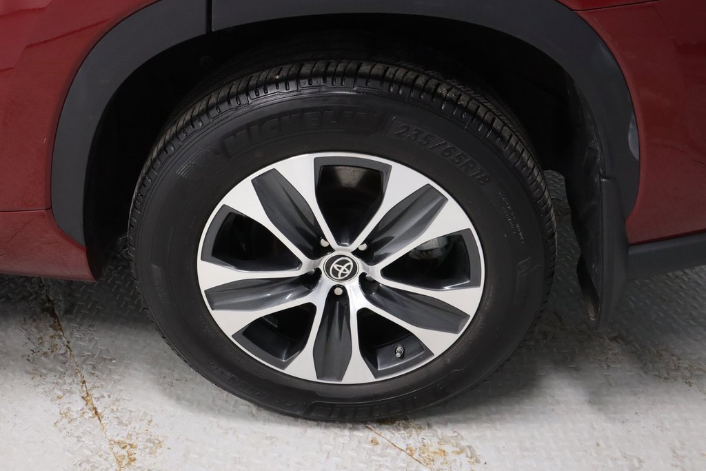 Used 2022 Toyota Highlander XLE image 18