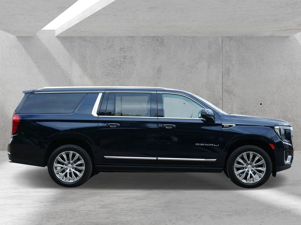 Used 2022 GMC Yukon XL Denali AWD/4WD image 2