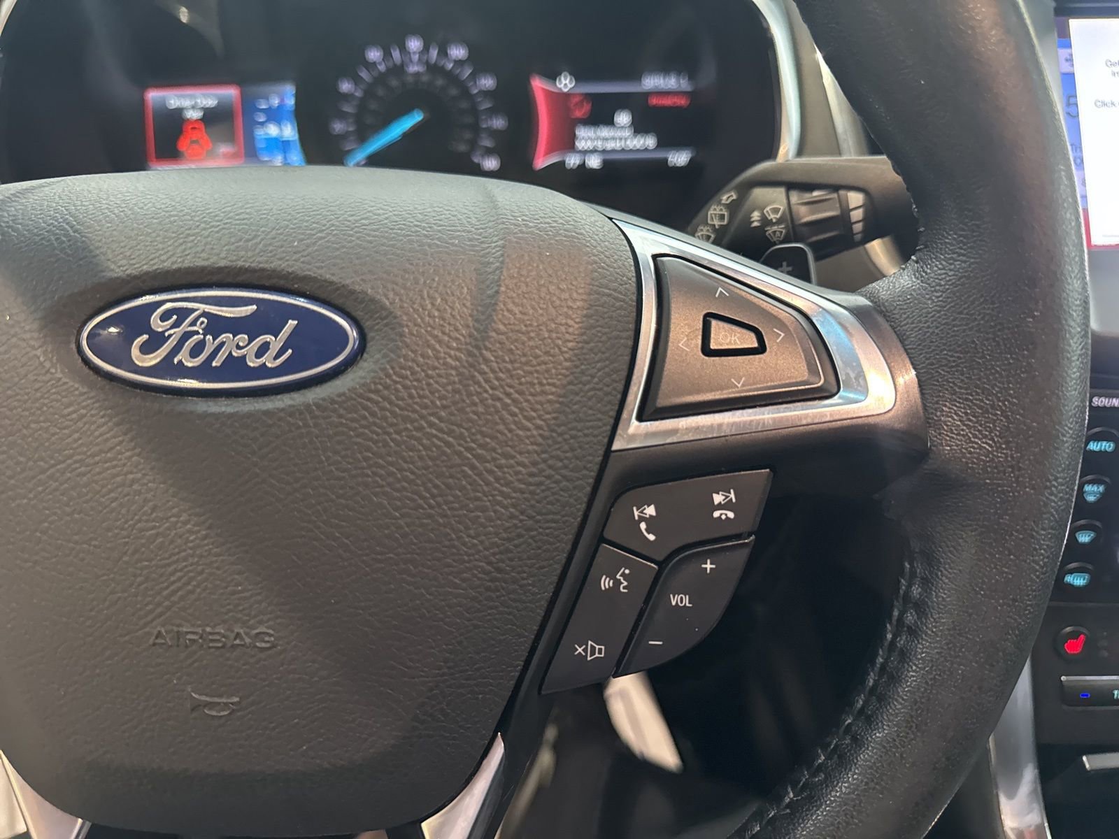 Certified 2019 Ford Edge Titanium w/ Cold Weather Package image 29