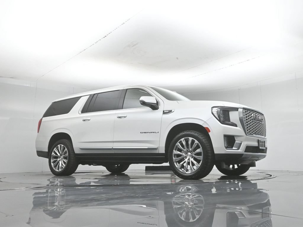 Used 2023 GMC Yukon XL Denali AWD/4WD image 4