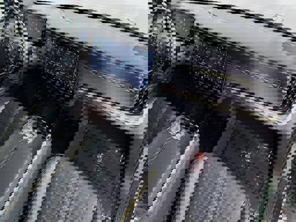 Used 2025 Rivian R1S Adventure AWD/4WD image 31