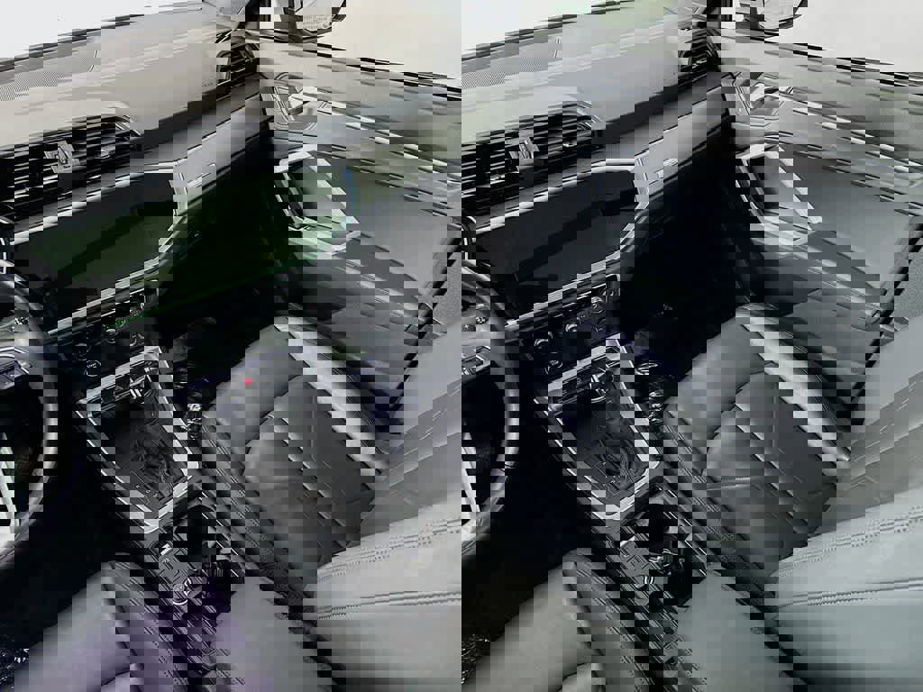 Used 2024 Audi Q3 2.0T Premium image 11