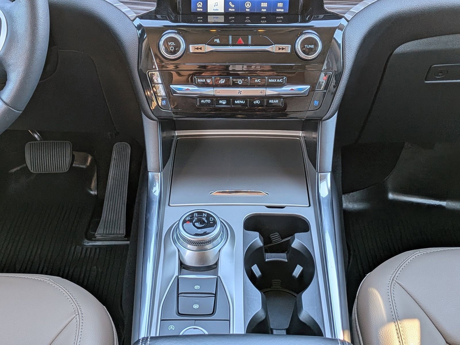 Certified 2023 Ford Explorer Limited w/ Limited Technology Package image 22