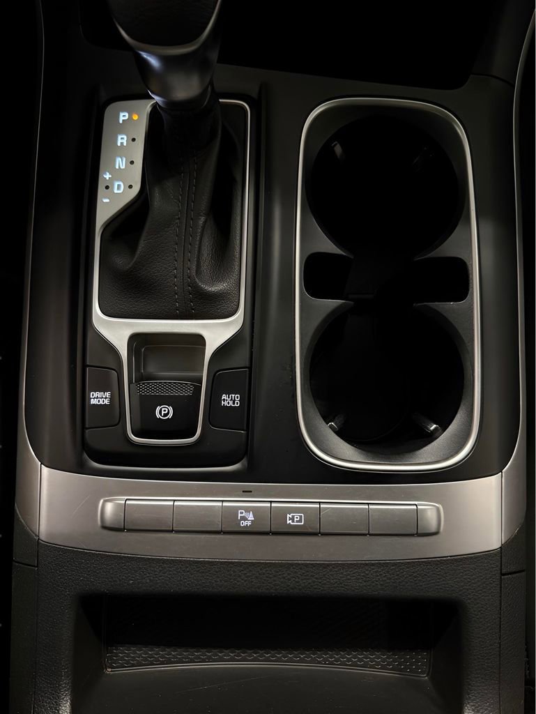 Used 2022 Kia Carnival LX image 14